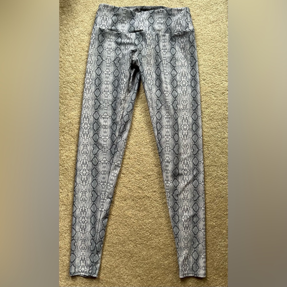Onzie snake print leggings  xs